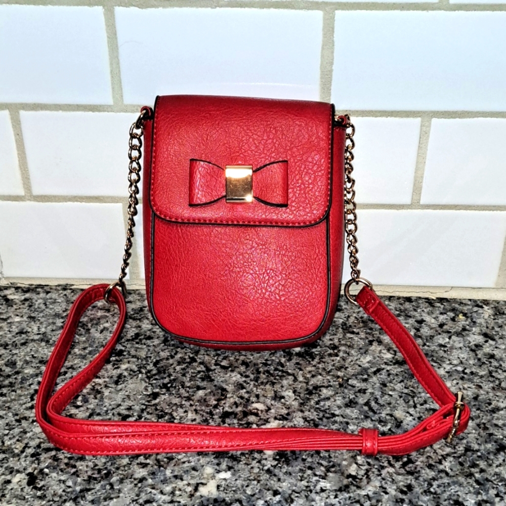 Beautiful Red & Gold Bow Detail Gold Chain Crossbody W/ Matching Wristlet  Bag.